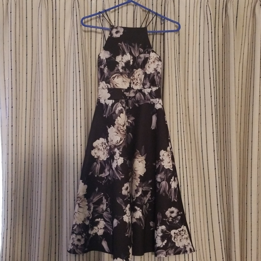 Floral strappy midi dress BRAND NEW